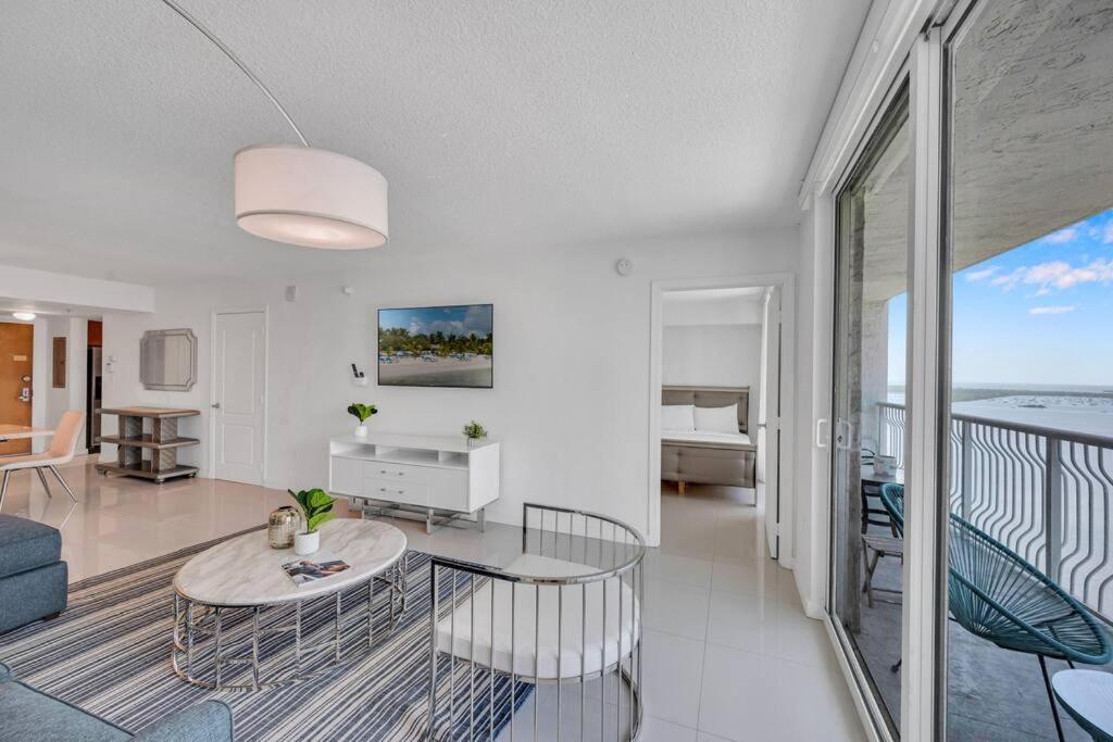 Luxurious Private Unit With Parking Apartment Miami Bagian luar foto