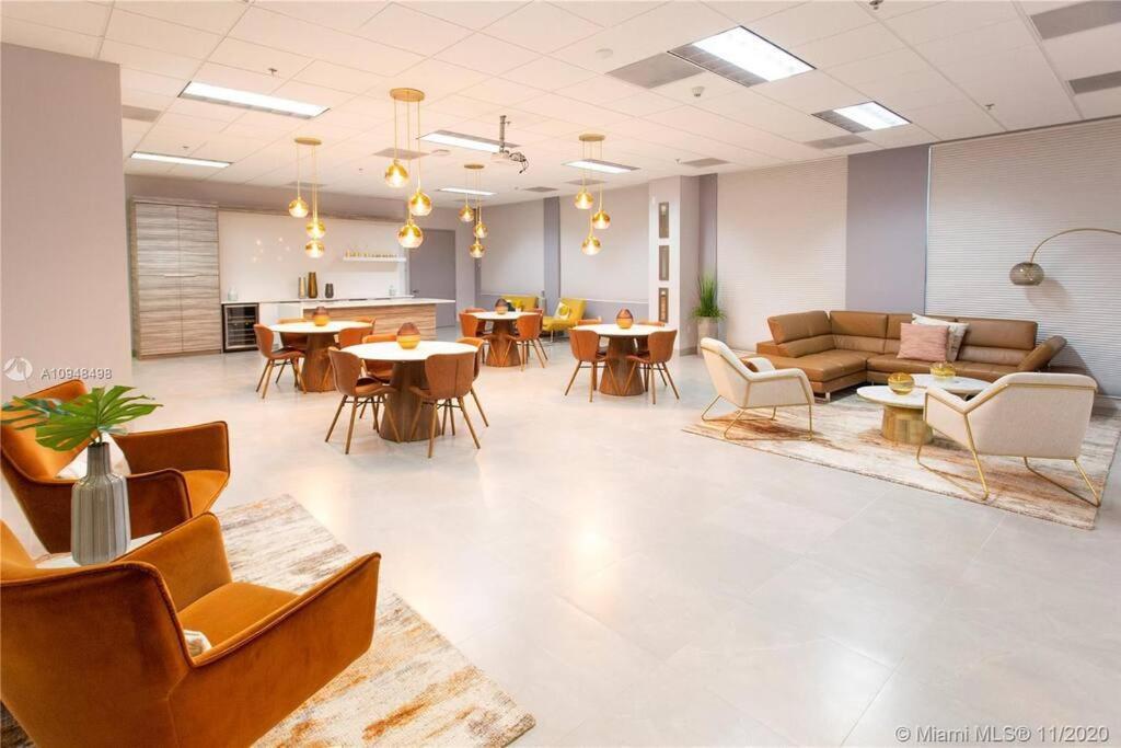 Luxurious Private Unit With Parking Apartment Miami Bagian luar foto