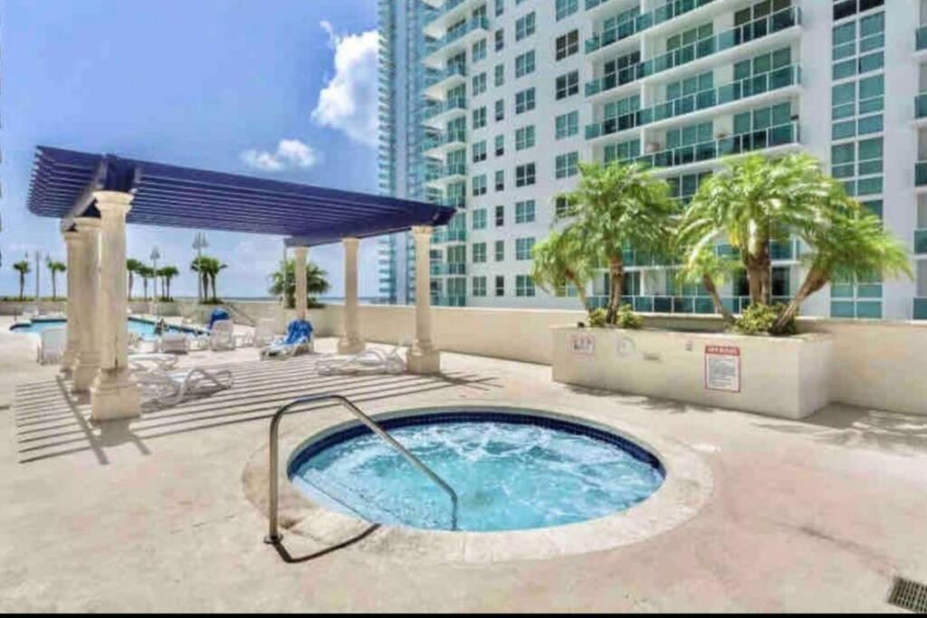 Luxurious Private Unit With Parking Apartment Miami Bagian luar foto