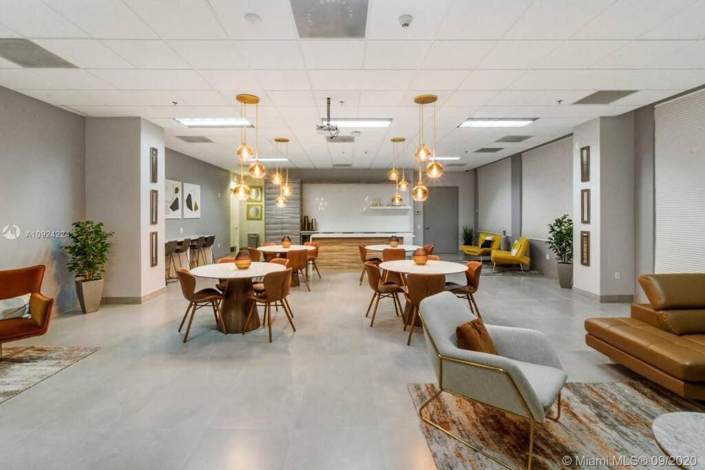 Luxurious Private Unit With Parking Apartment Miami Bagian luar foto