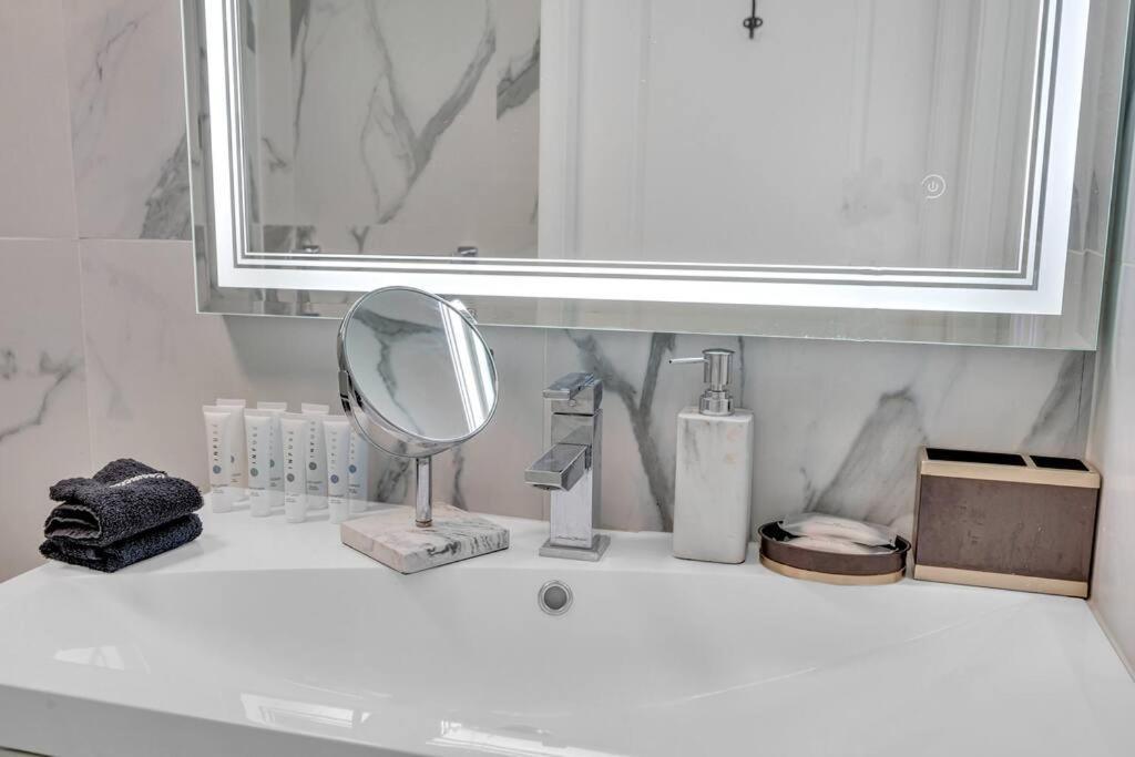 Luxurious Private Unit With Parking Apartment Miami Bagian luar foto