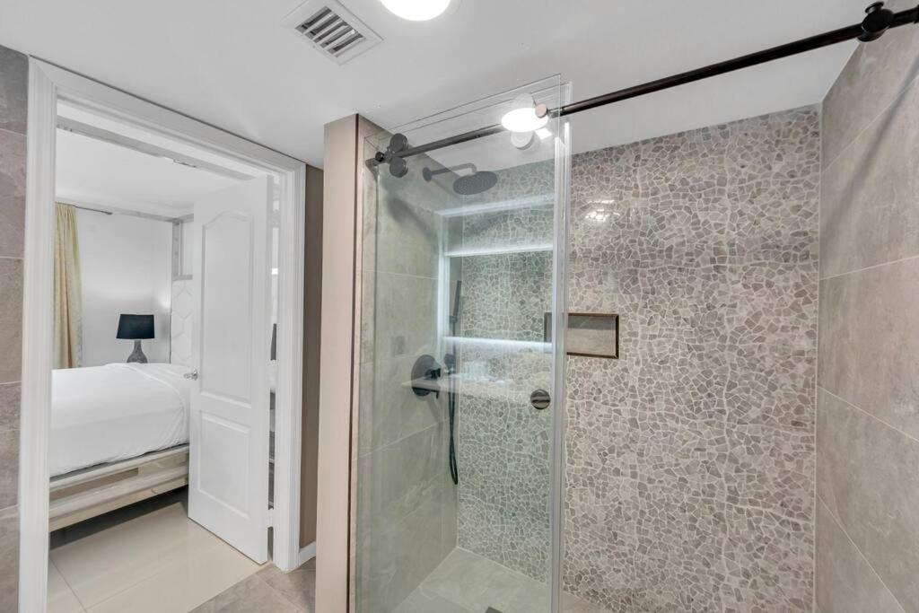 Luxurious Private Unit With Parking Apartment Miami Bagian luar foto