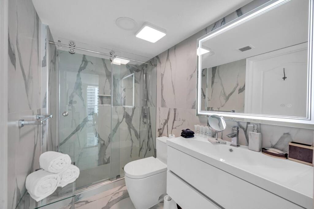 Luxurious Private Unit With Parking Apartment Miami Bagian luar foto