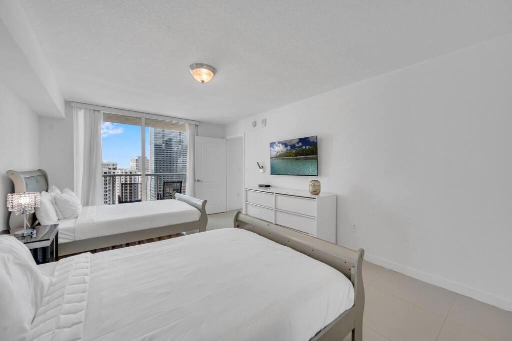 Luxurious Private Unit With Parking Apartment Miami Bagian luar foto