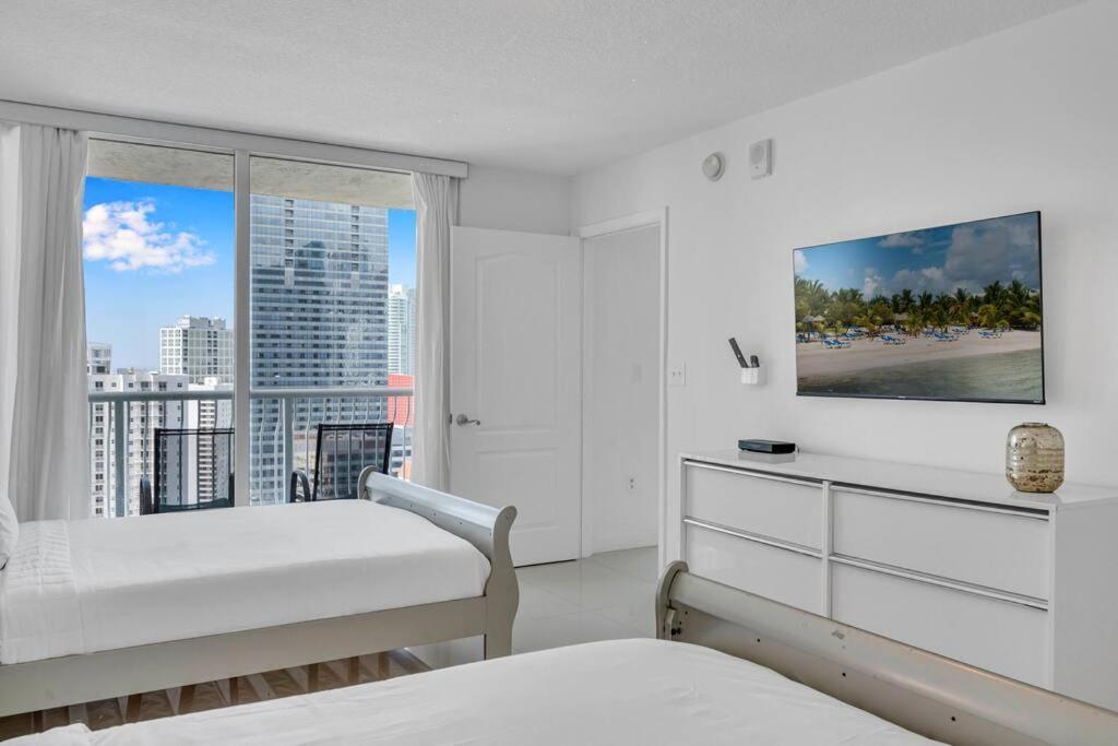 Luxurious Private Unit With Parking Apartment Miami Bagian luar foto