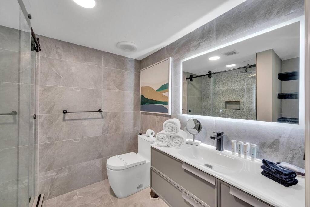 Luxurious Private Unit With Parking Apartment Miami Bagian luar foto