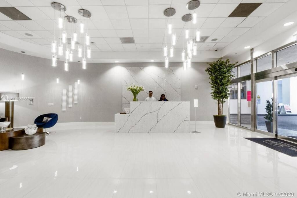Luxurious Private Unit With Parking Apartment Miami Bagian luar foto