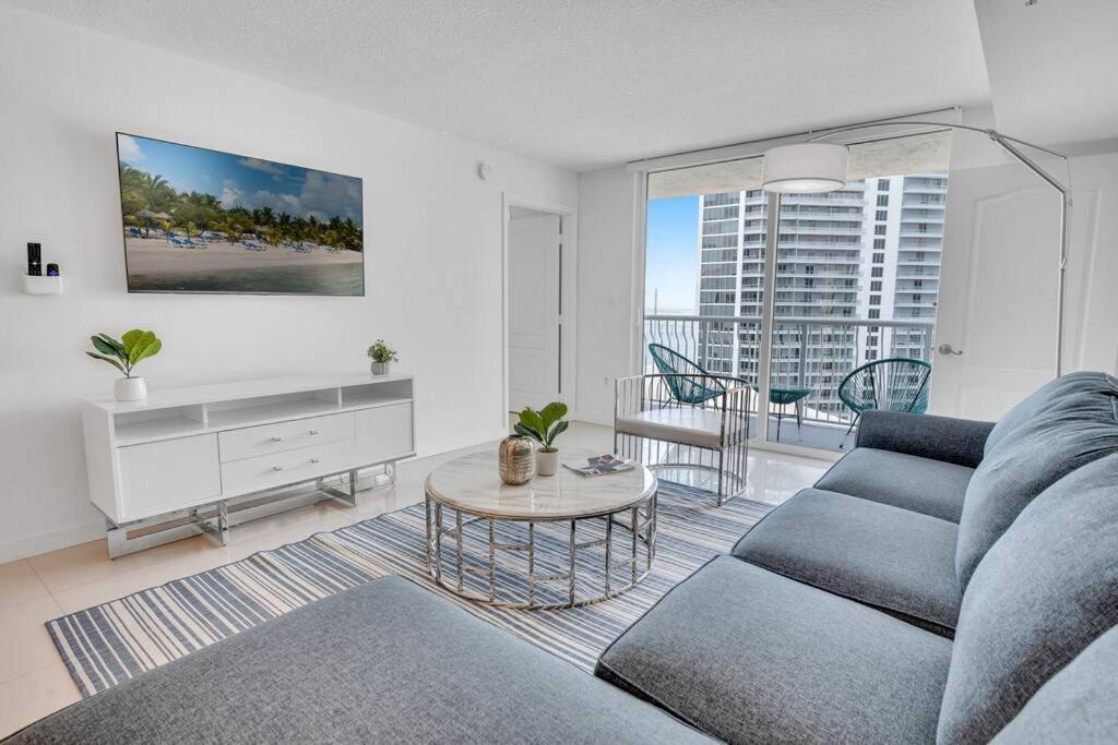 Luxurious Private Unit With Parking Apartment Miami Bagian luar foto