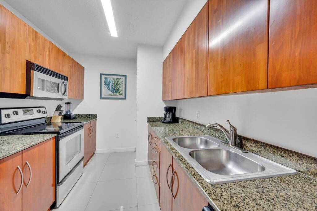 Luxurious Private Unit With Parking Apartment Miami Bagian luar foto