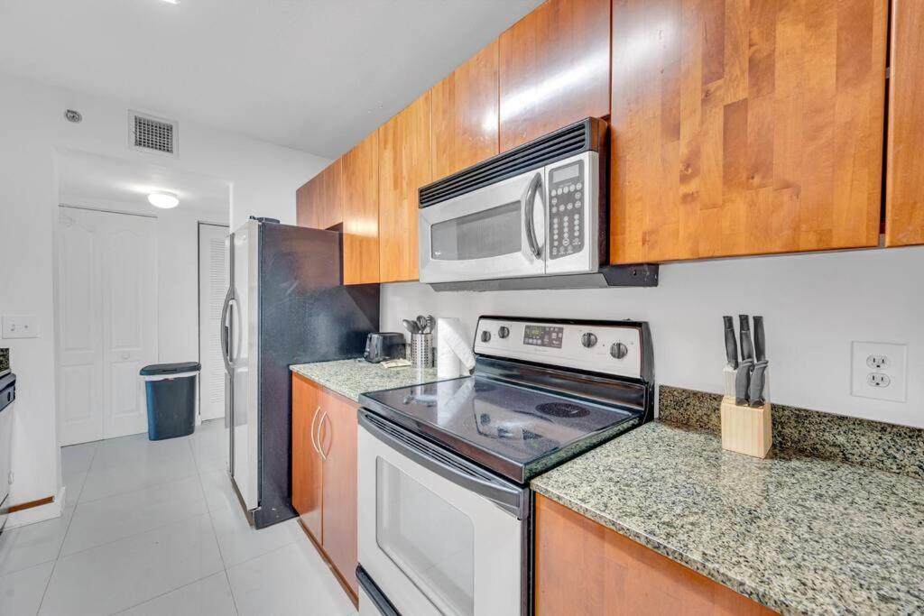 Luxurious Private Unit With Parking Apartment Miami Bagian luar foto